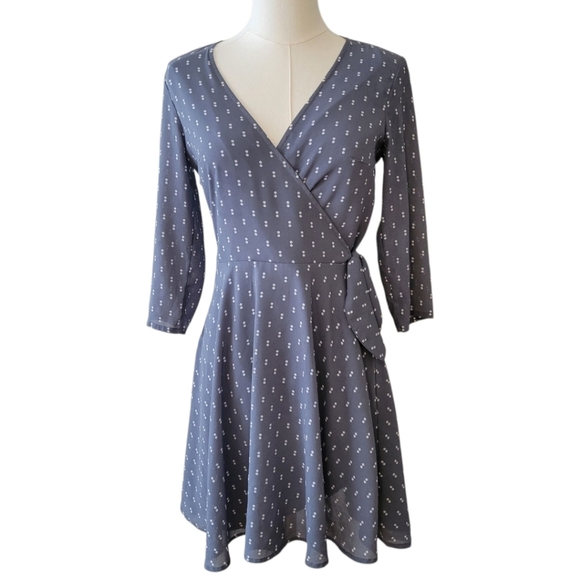 Abercrombie & Fitch Dresses & Skirts - Abercrombie‎ & Fitch Gray Faux Wrap Dress Size XS